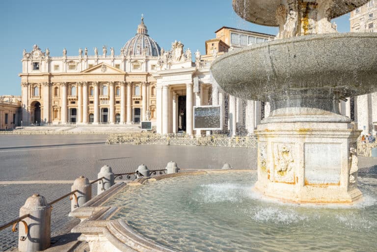 Visite guidée Basilique, place Saint-Pierre et grottes du Vatican