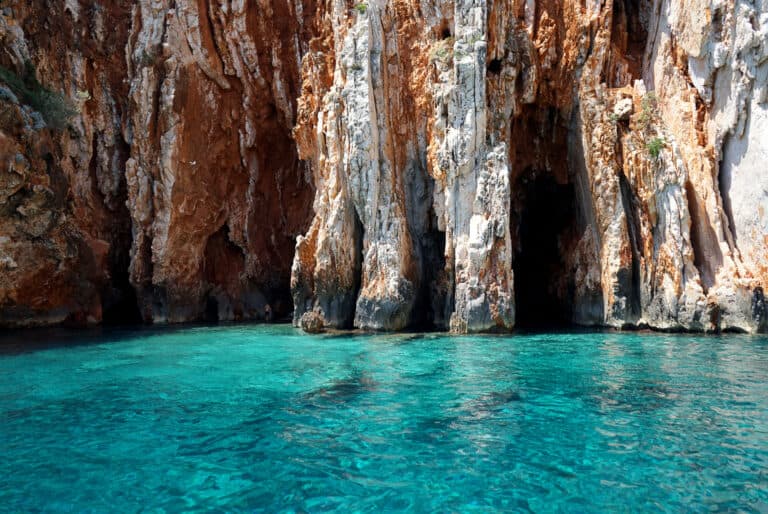 Excursion en bateau dans la grotte bleue et la baie de Kotor