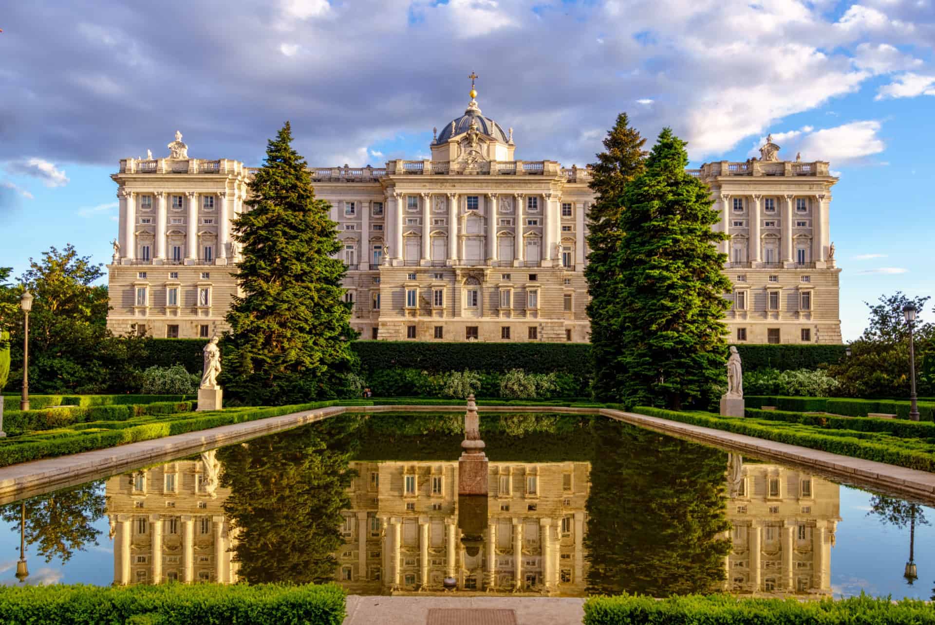palais royal de madrid jardin