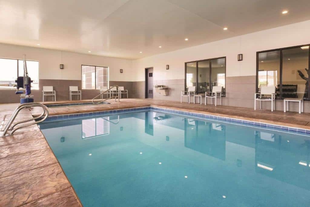 country inn suites by radisson piscine