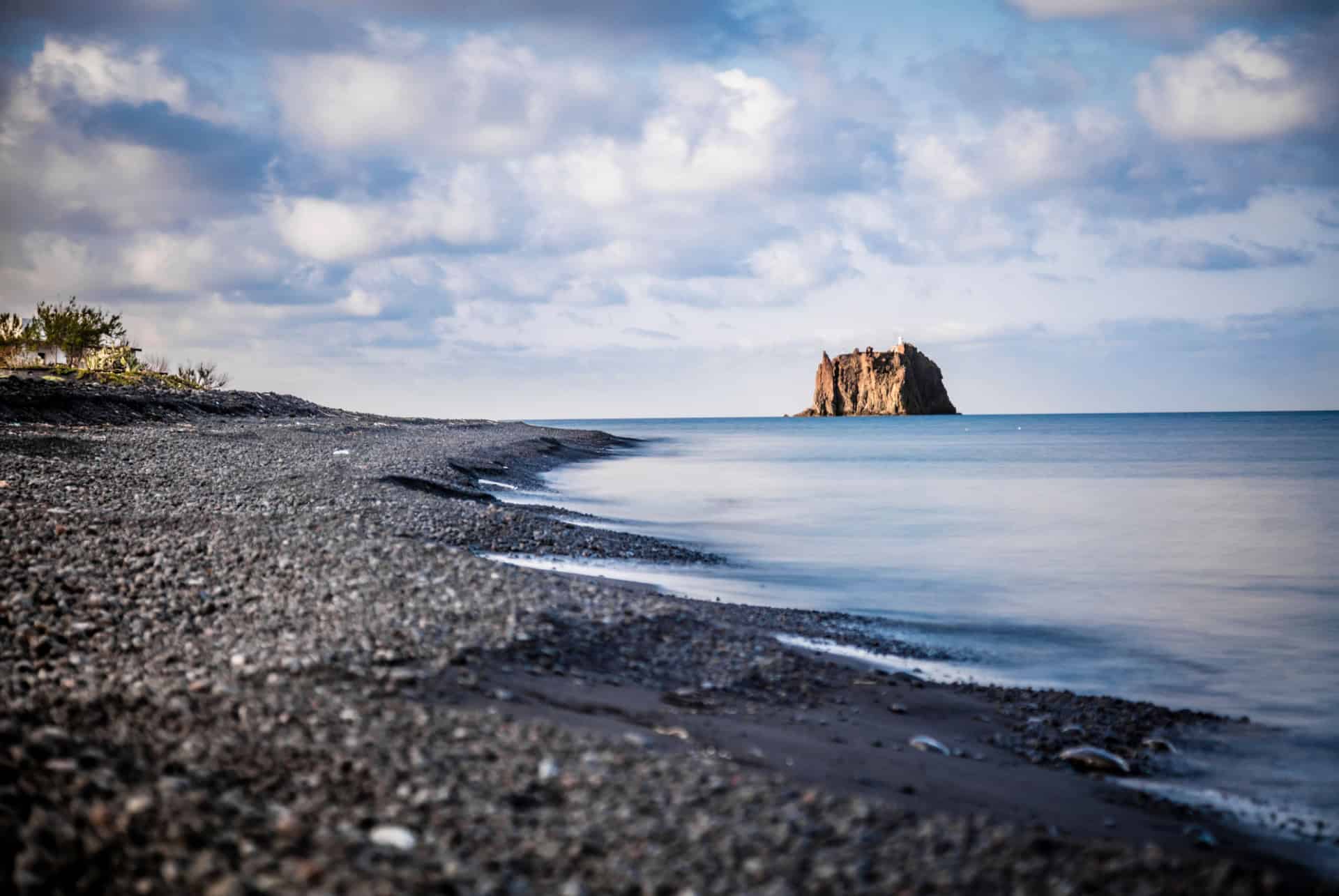 plage de sable noir