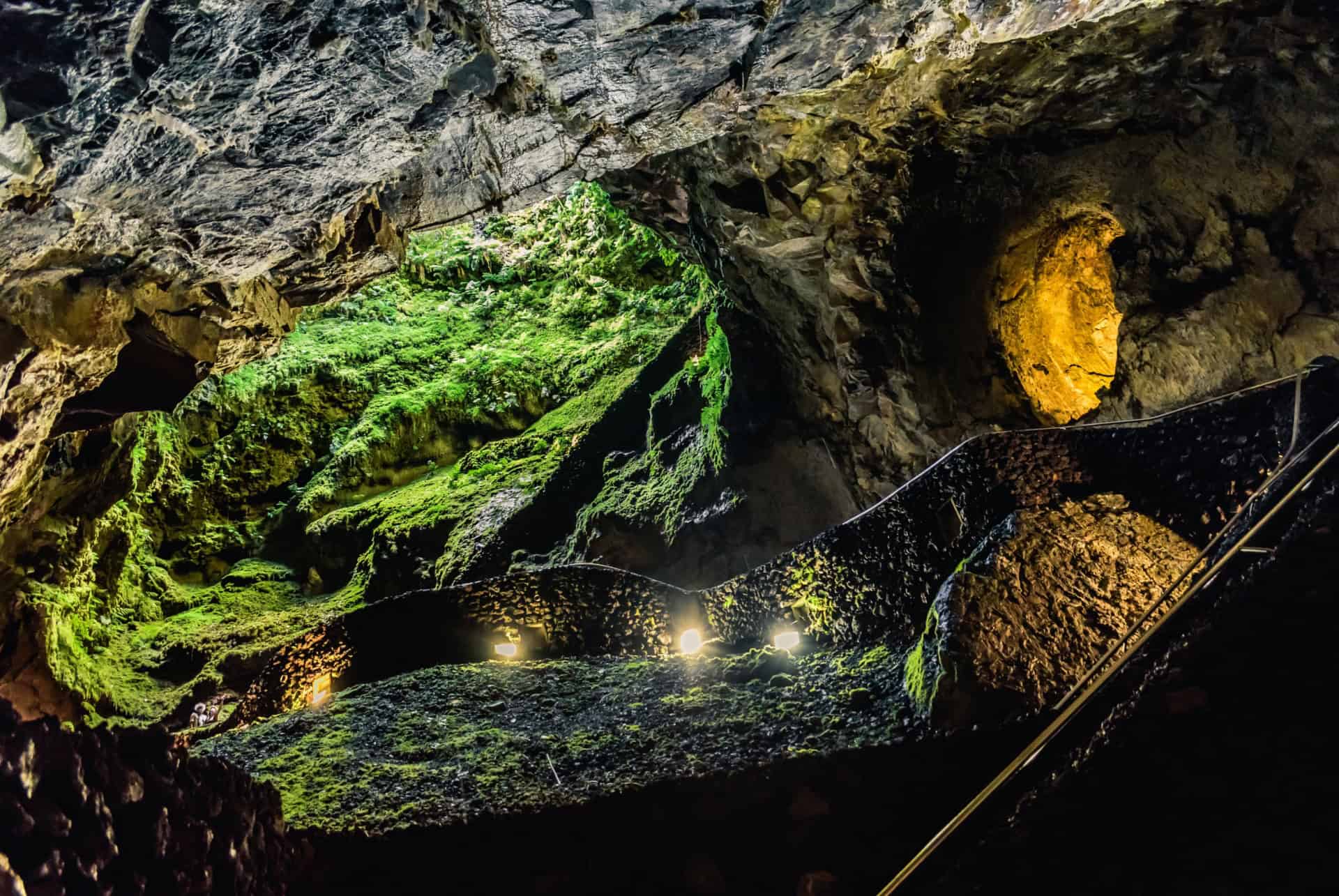 grottes algar do carvao