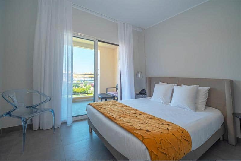 visiter la corse du nord ile rousse hotel chambre