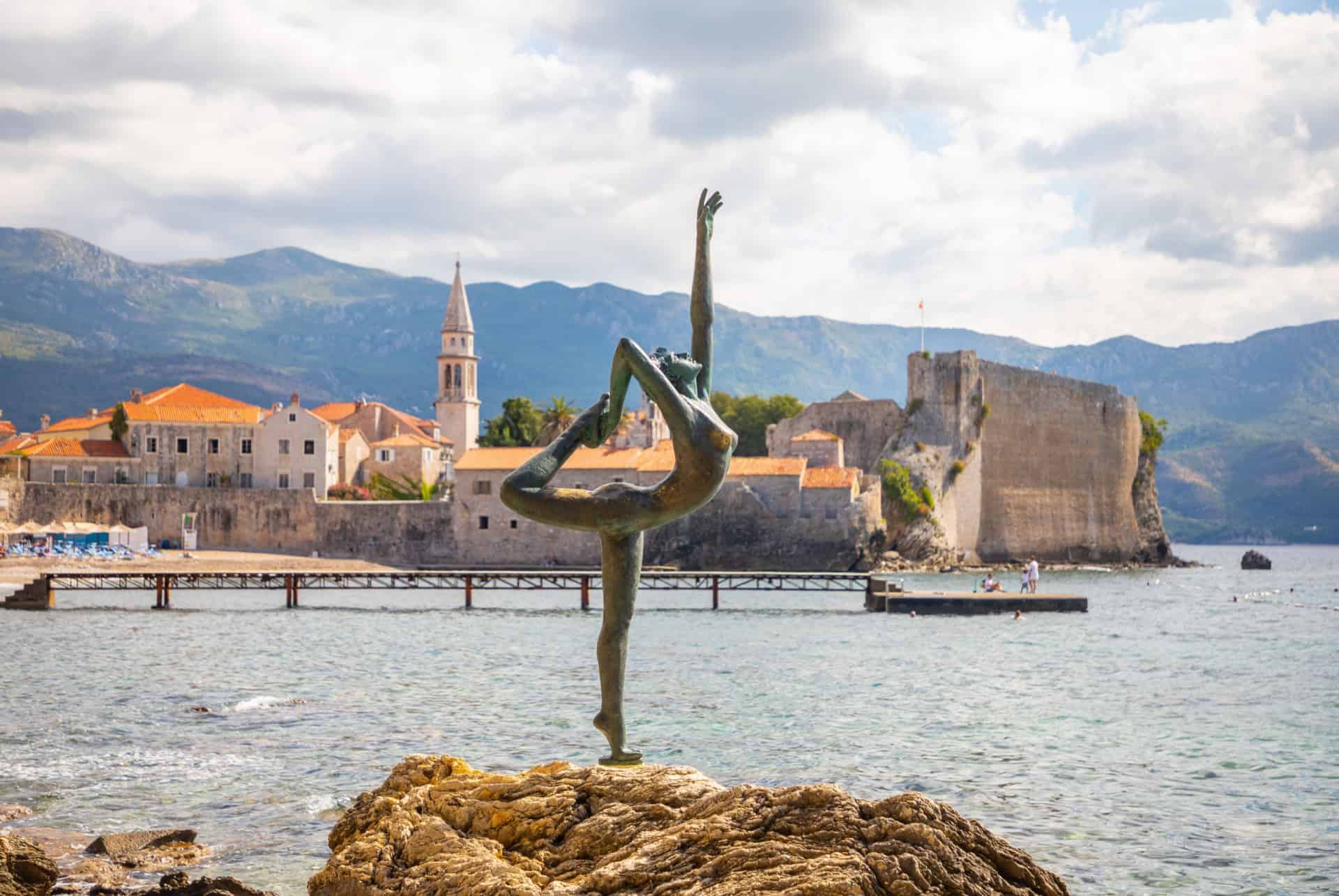 que faire budva statue ballerine