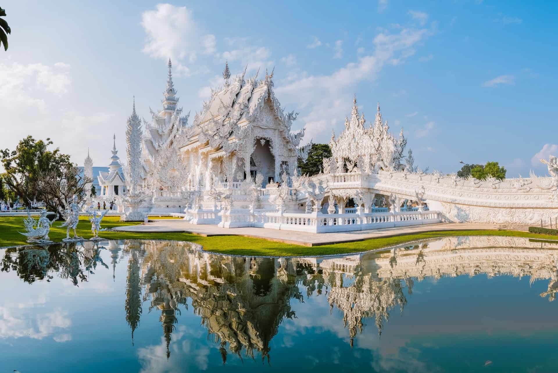 temple blanc chiang rai