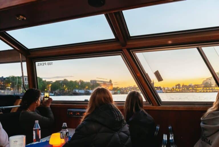 Croisière sur les canaux en soirée