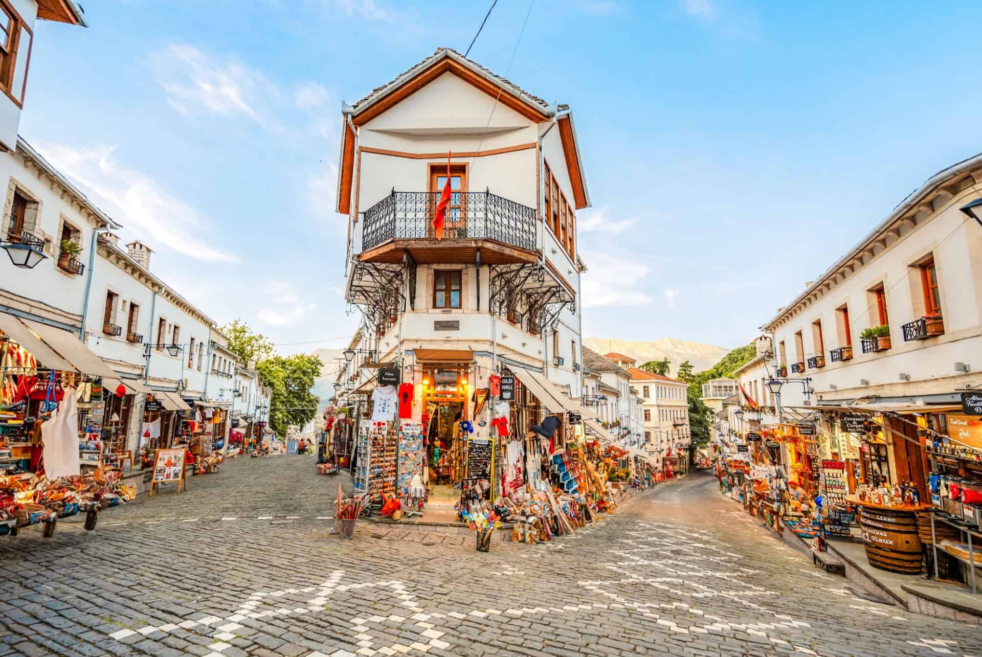 gjirokaster road trip albanie