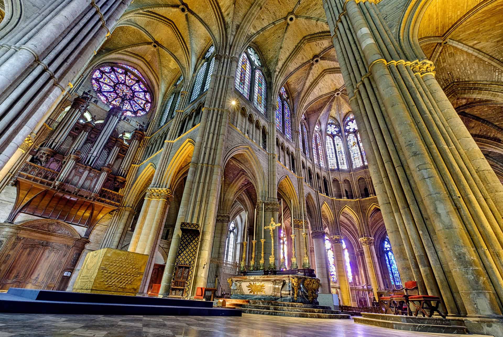 interieur cathedrale reims