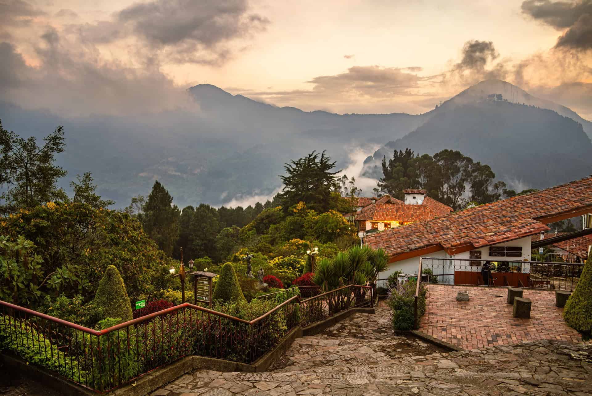 monserrate bogota tombée de la nuit