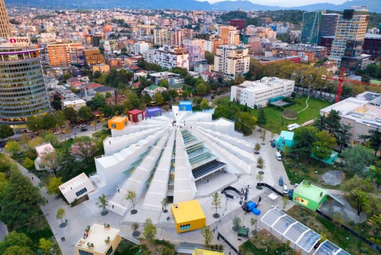 Promenade en vélo avec des locaux à Tirana