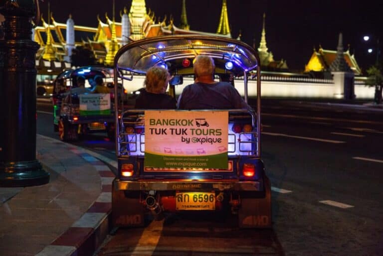 Visite culinaire nocturne en tuk-tuk