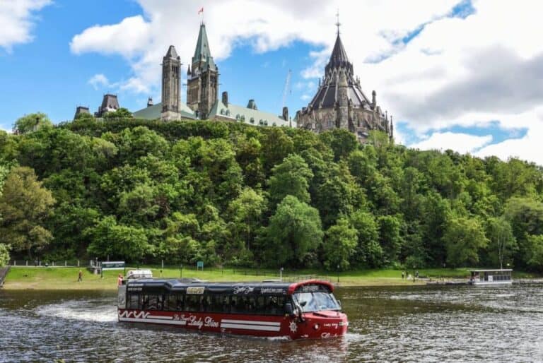 Croisière en bus amphibie