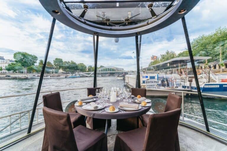 Dîner-croisière sur la Seine avec musique live