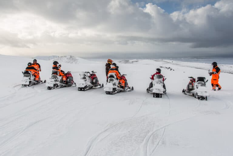 Aventure en motoneige au bord du lac Mývatn