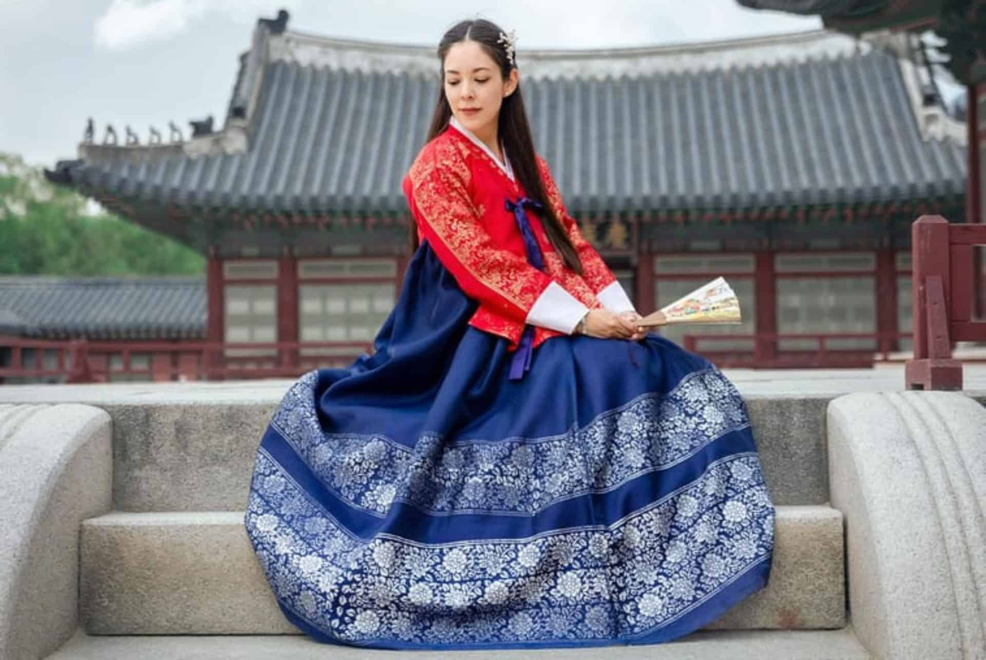 photo souvenir avec un hanbok dans un palais de seoul