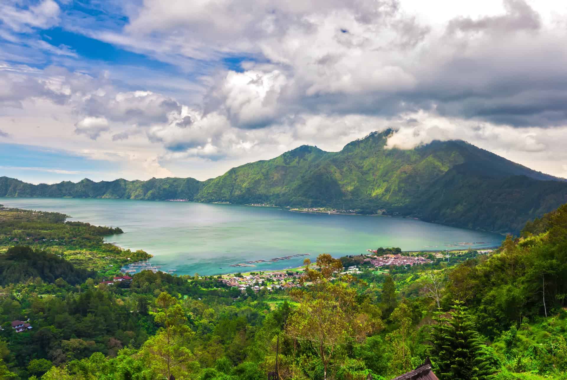 vue sur le lac batur