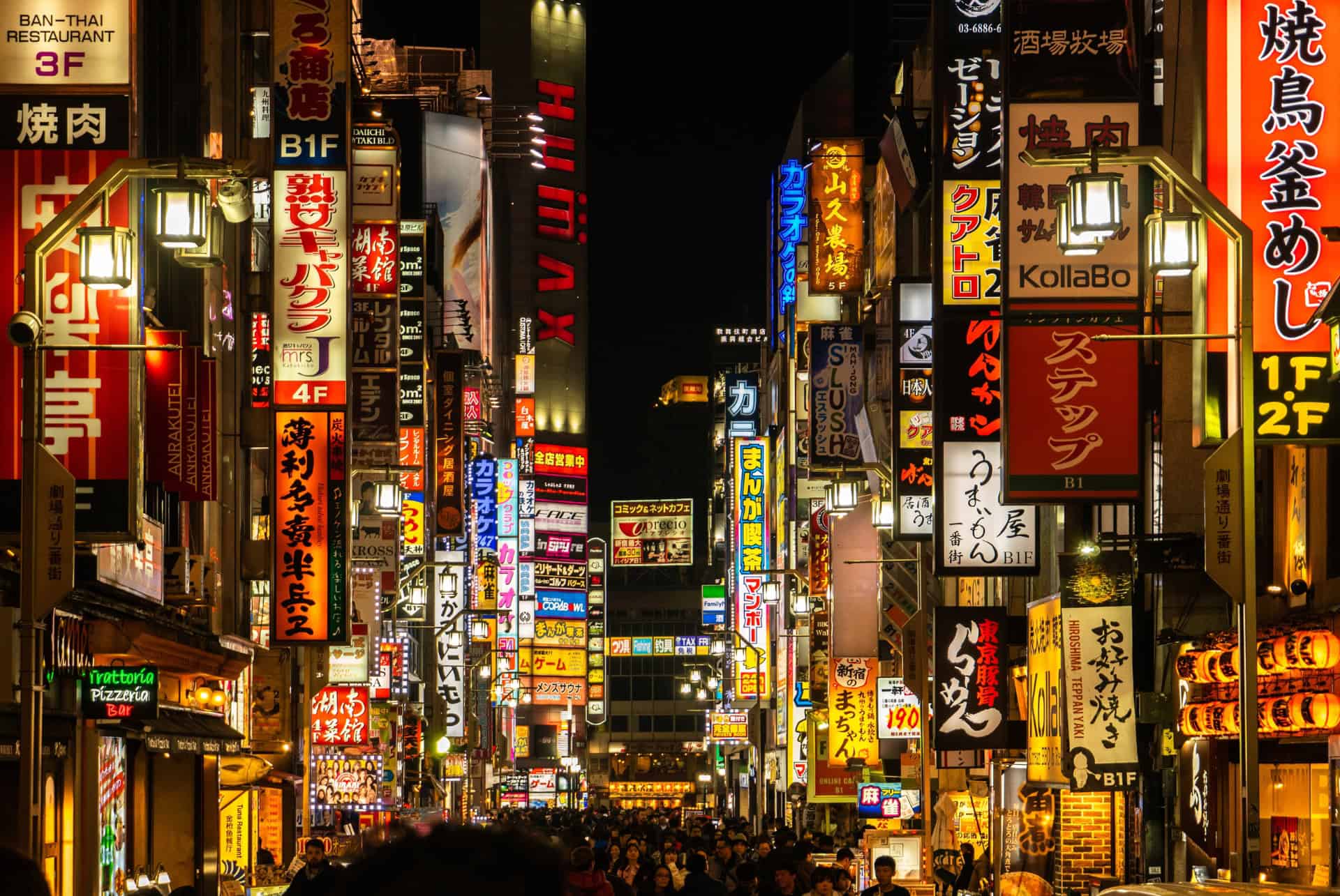 avenue de kabukicho durant la nuit