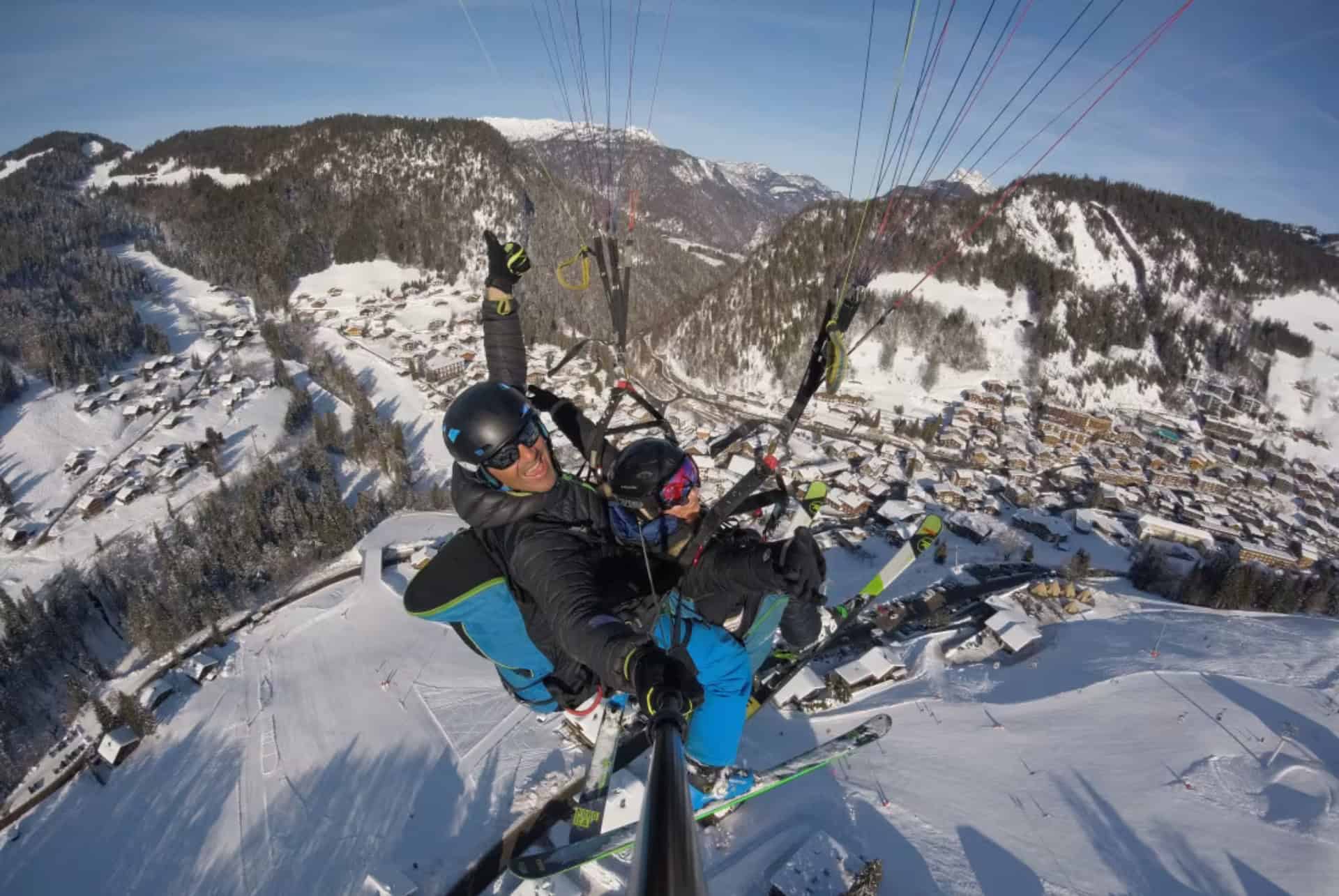 baptême de parapente en hiver à la clusaz