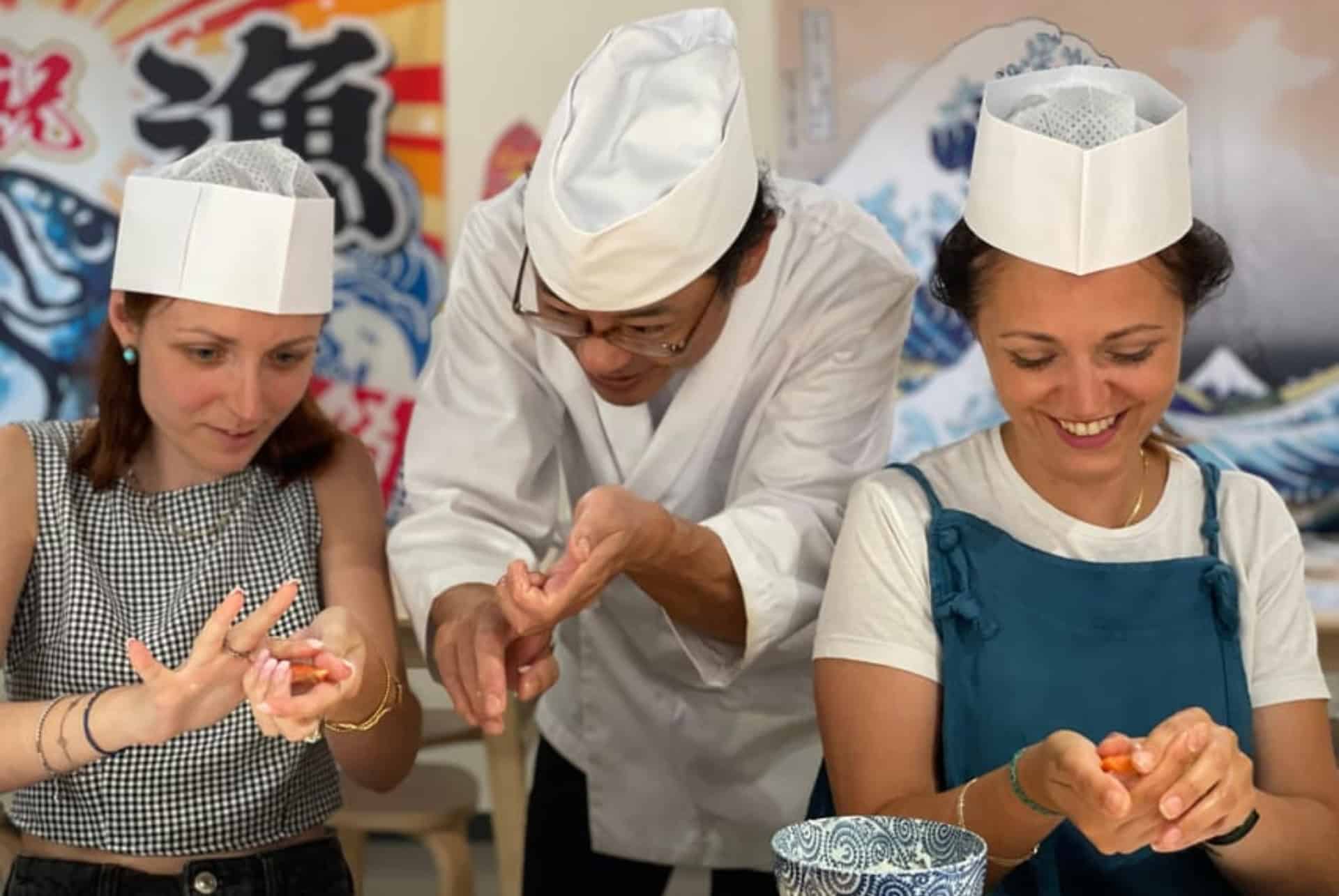 cours de preparation de sushis a tsukiji avec un chef