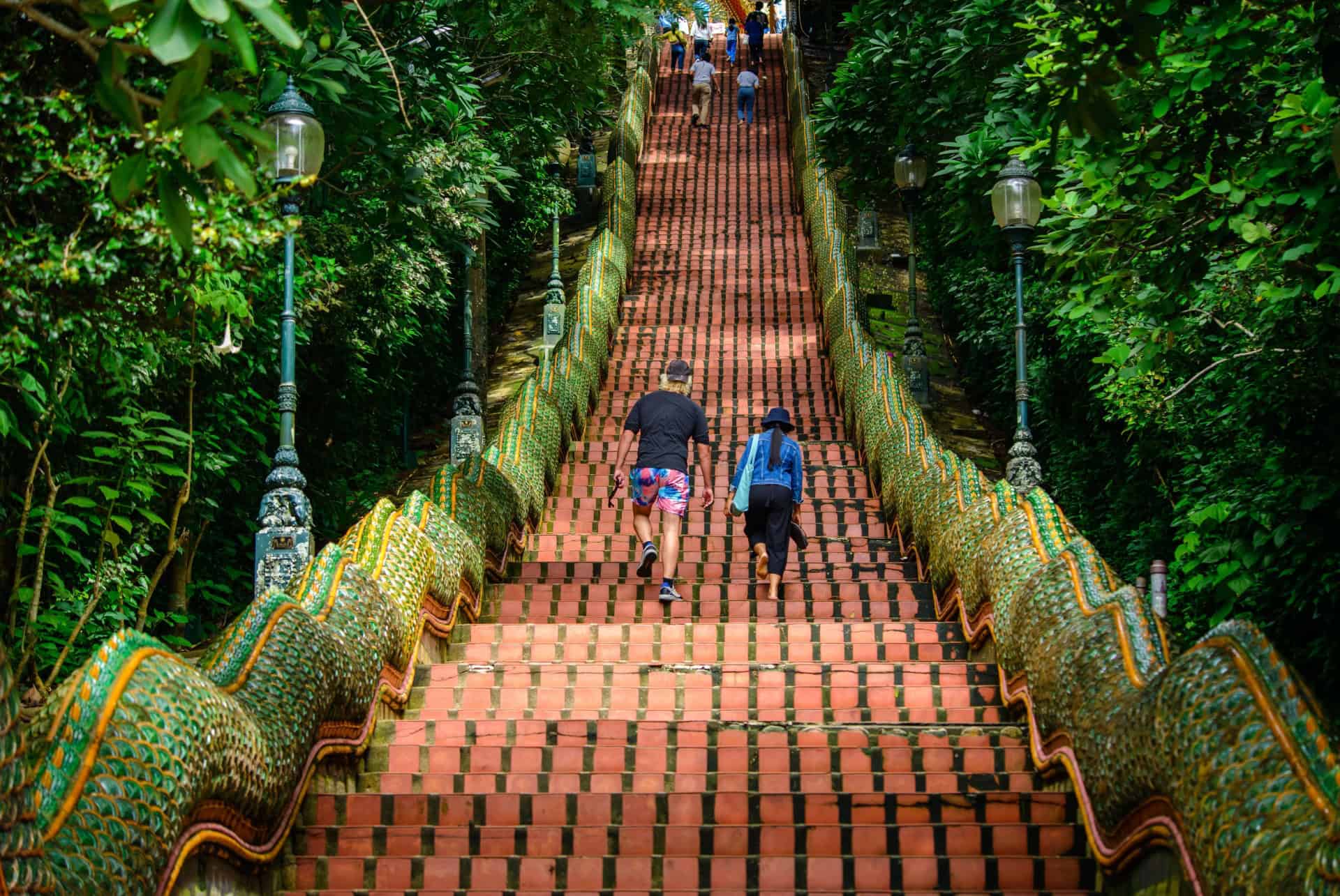 escaliers de Naga au Wat Phra That Doi Suthep