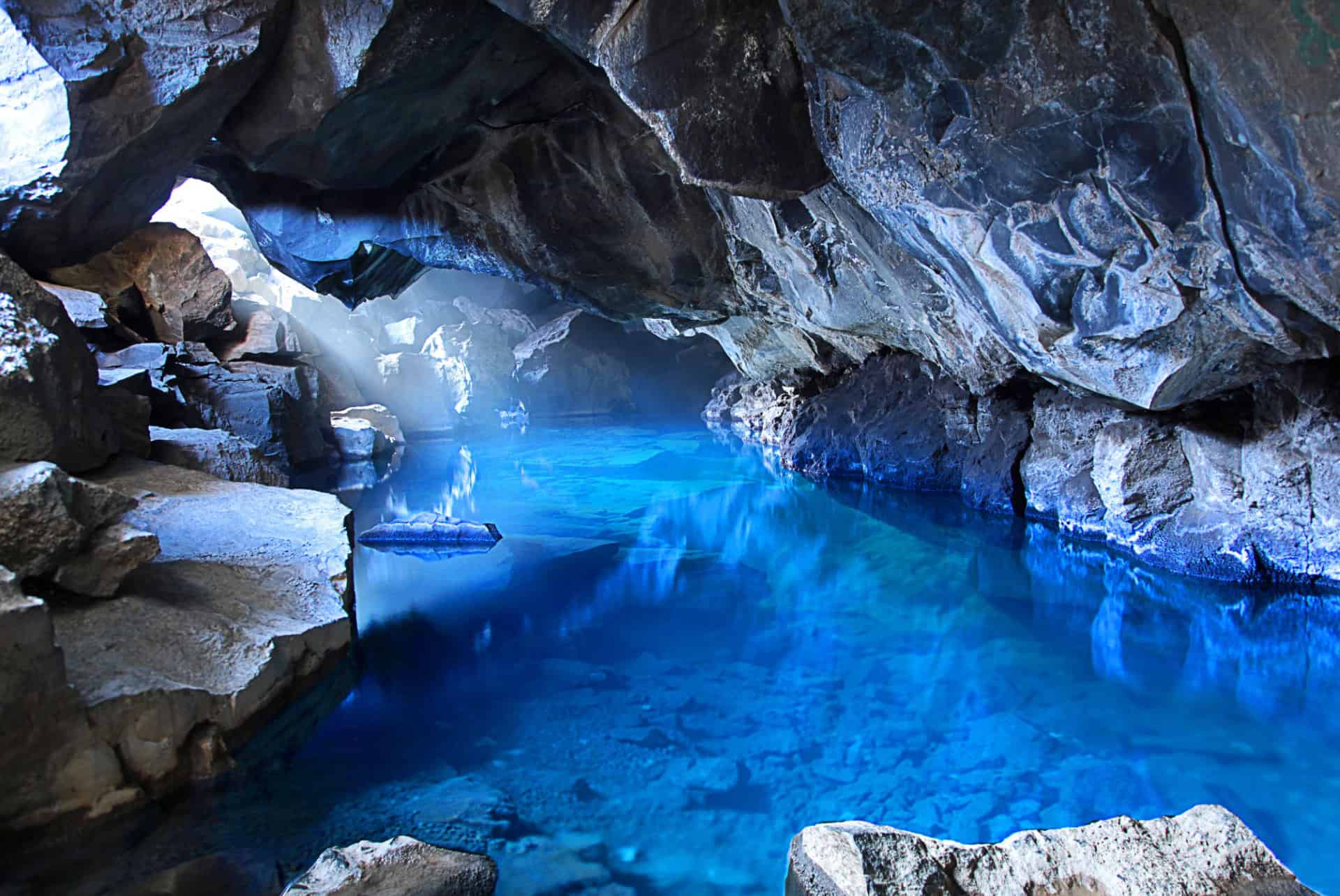 grotte de grjotagja islande