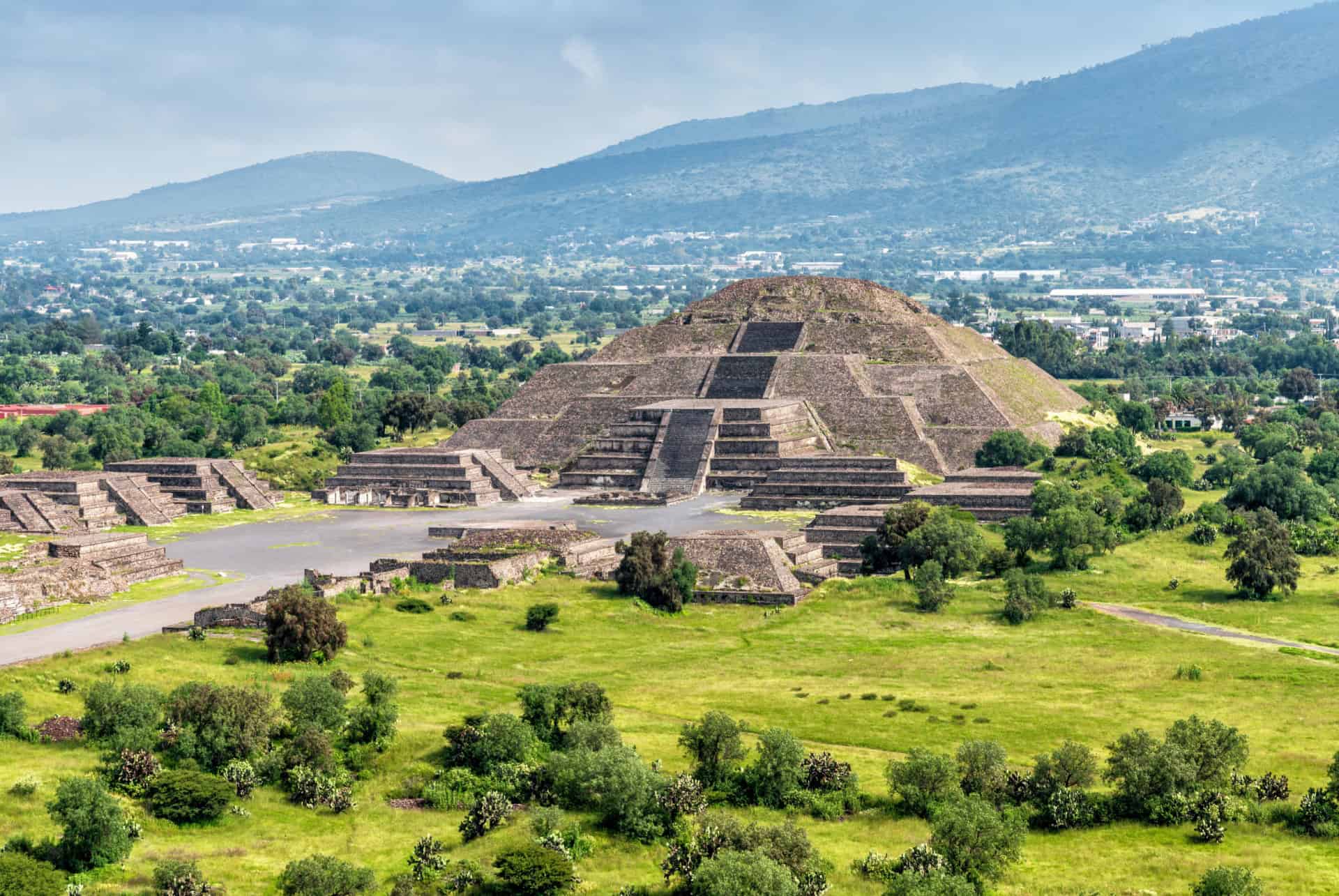 les pyramides de teotihuacan au mexique