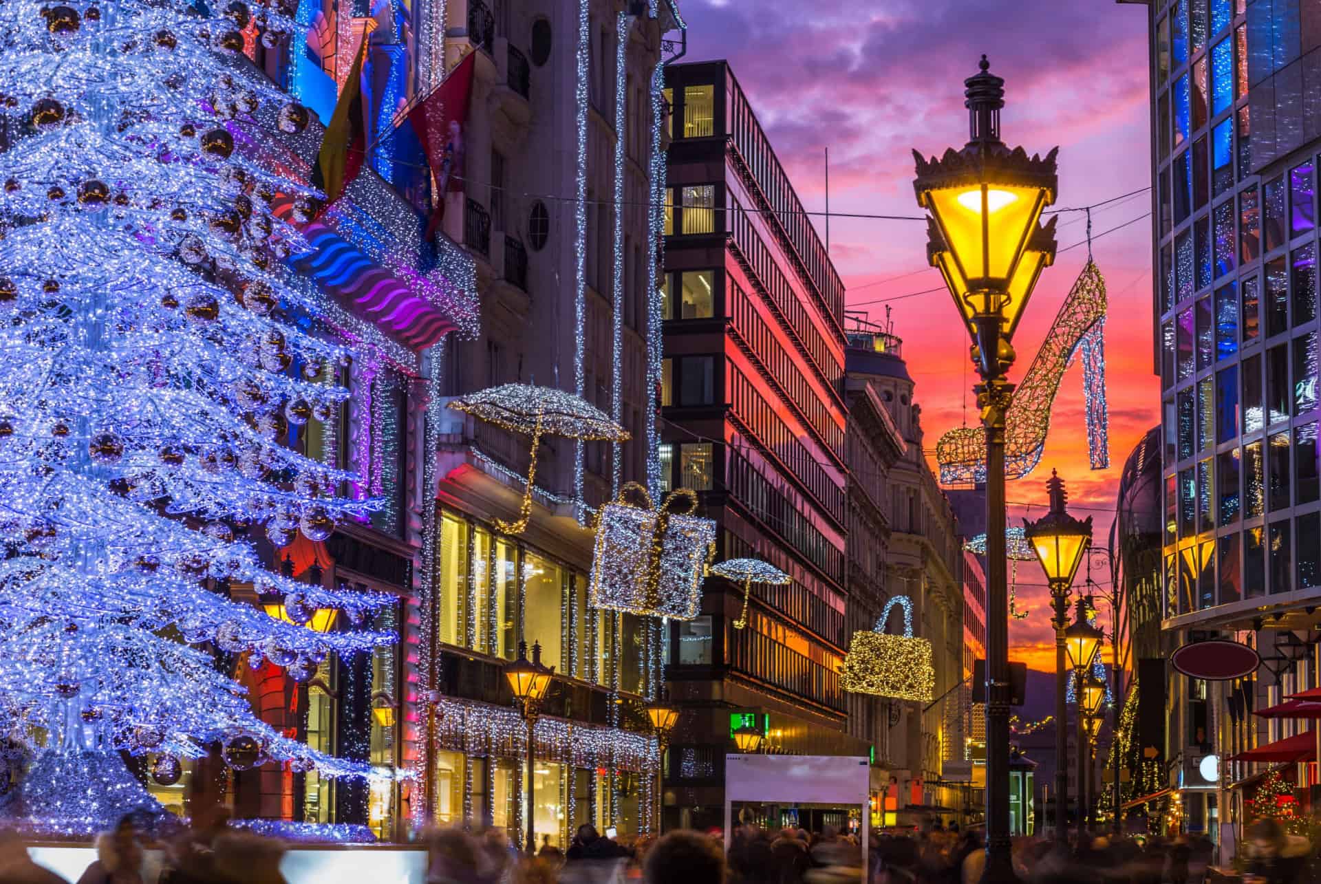 lumieres de noel à la rue de vaci budapest