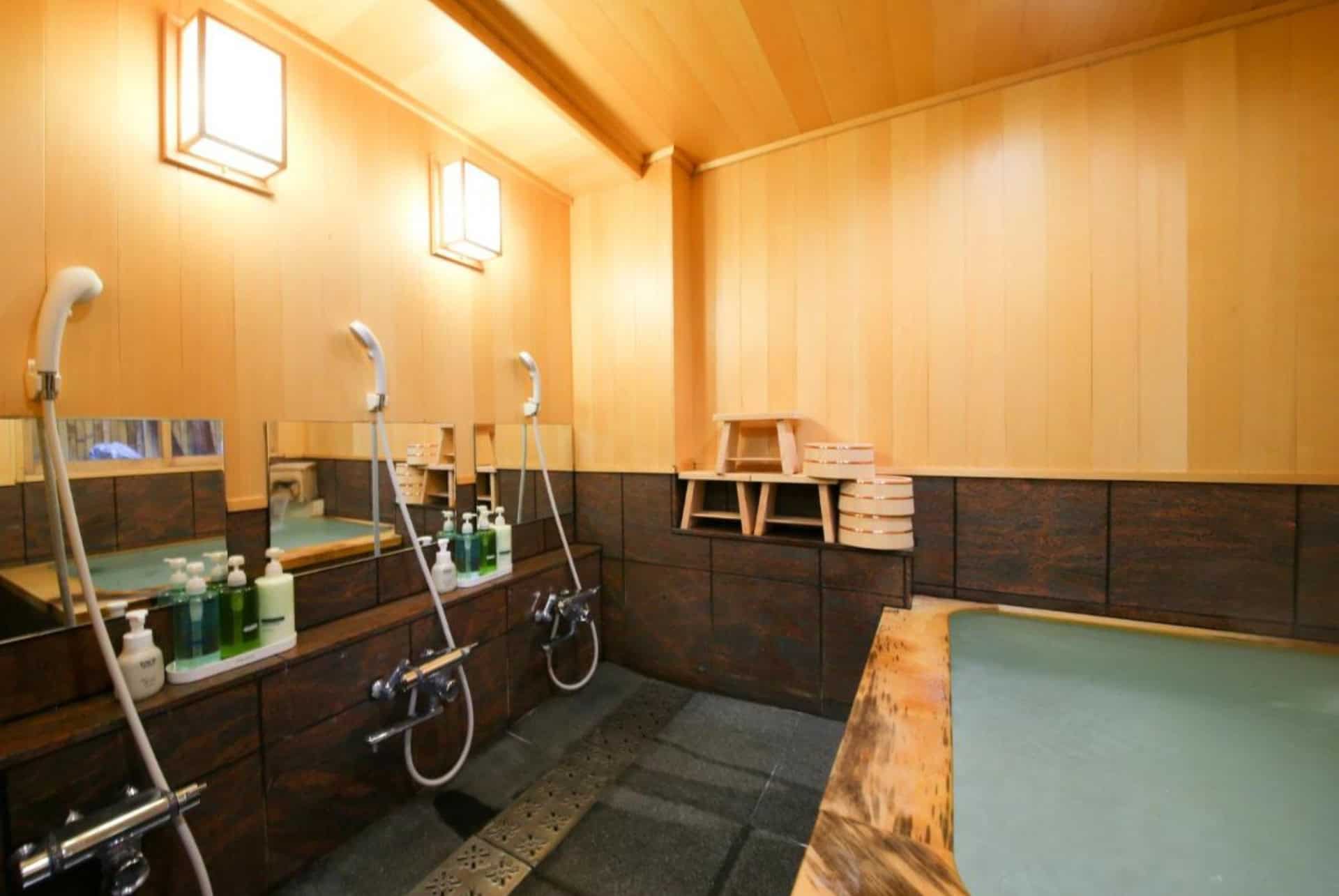 onsen bain traditionnel japonais