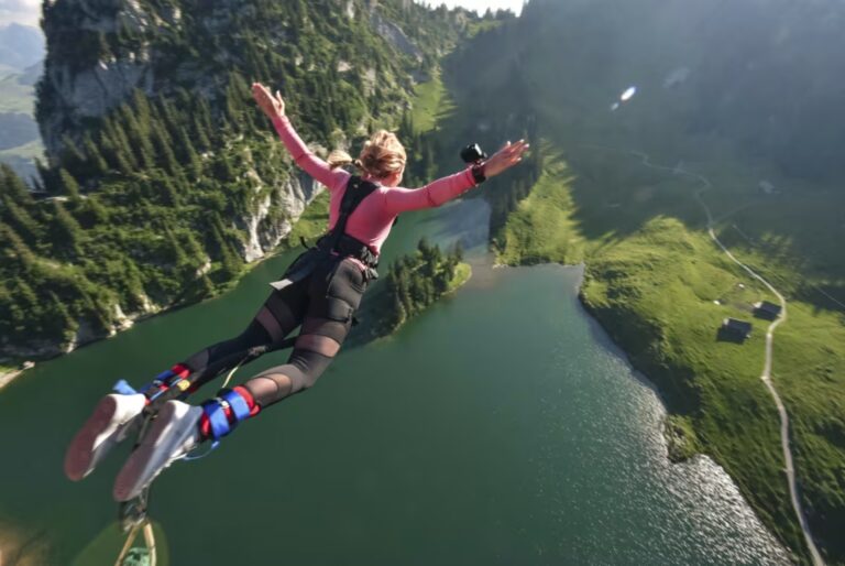 Saut à l'élastique depuis Stockhorn