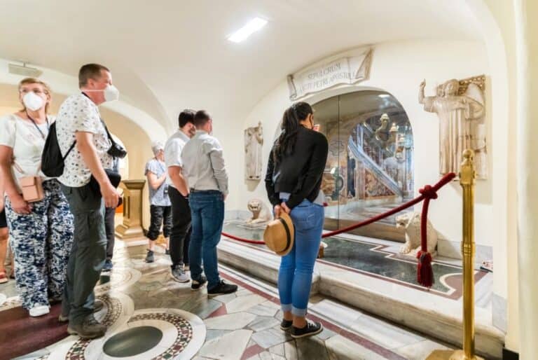 Visite guidée basilique, tombes papales et ascension du dôme