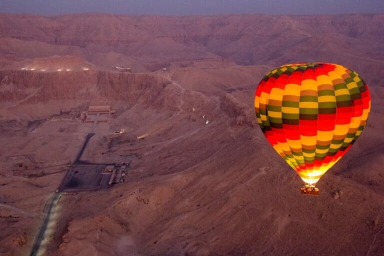 Vol en montgolfière à Louxor au lever du soleil