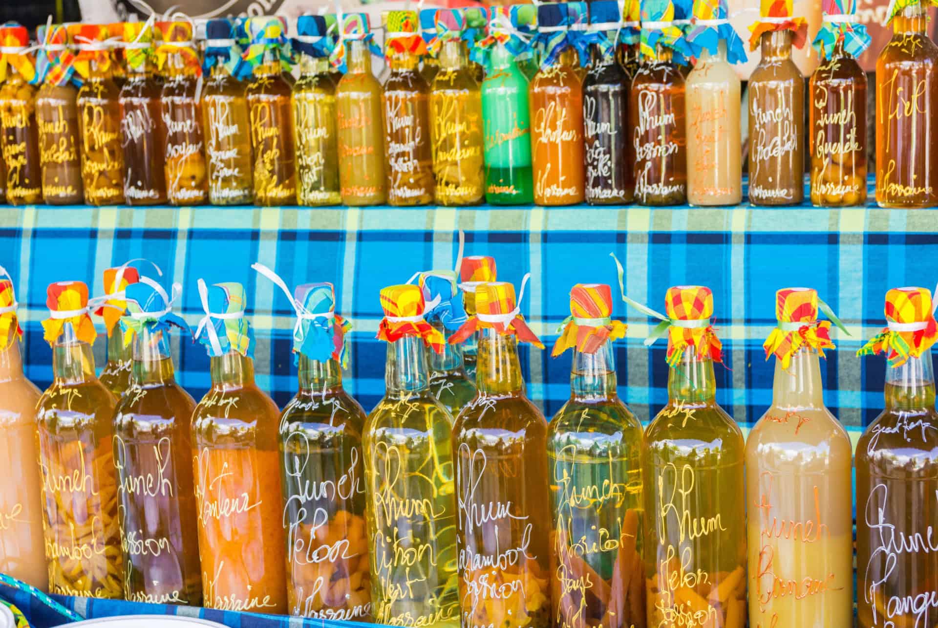 rhum arrangé au marché local de sainte-anne guadeloupe