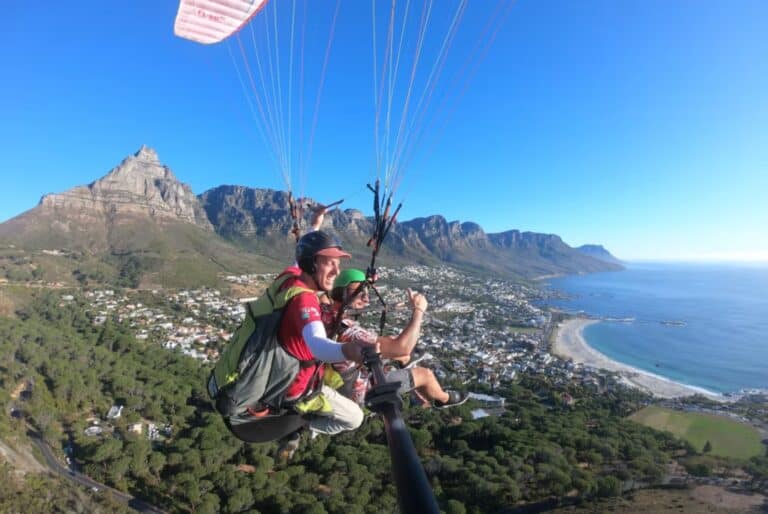 Vol en parapente au-dessus du Cap et de Table Montain