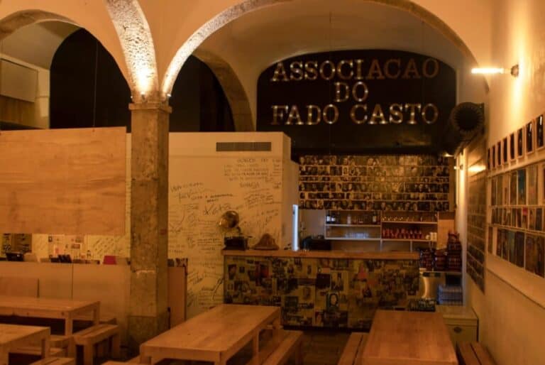 Spectacle et dîner à l'Associação do Fado Casto