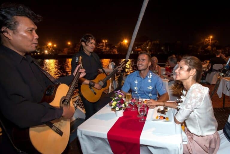 Dîner-croisière romantique