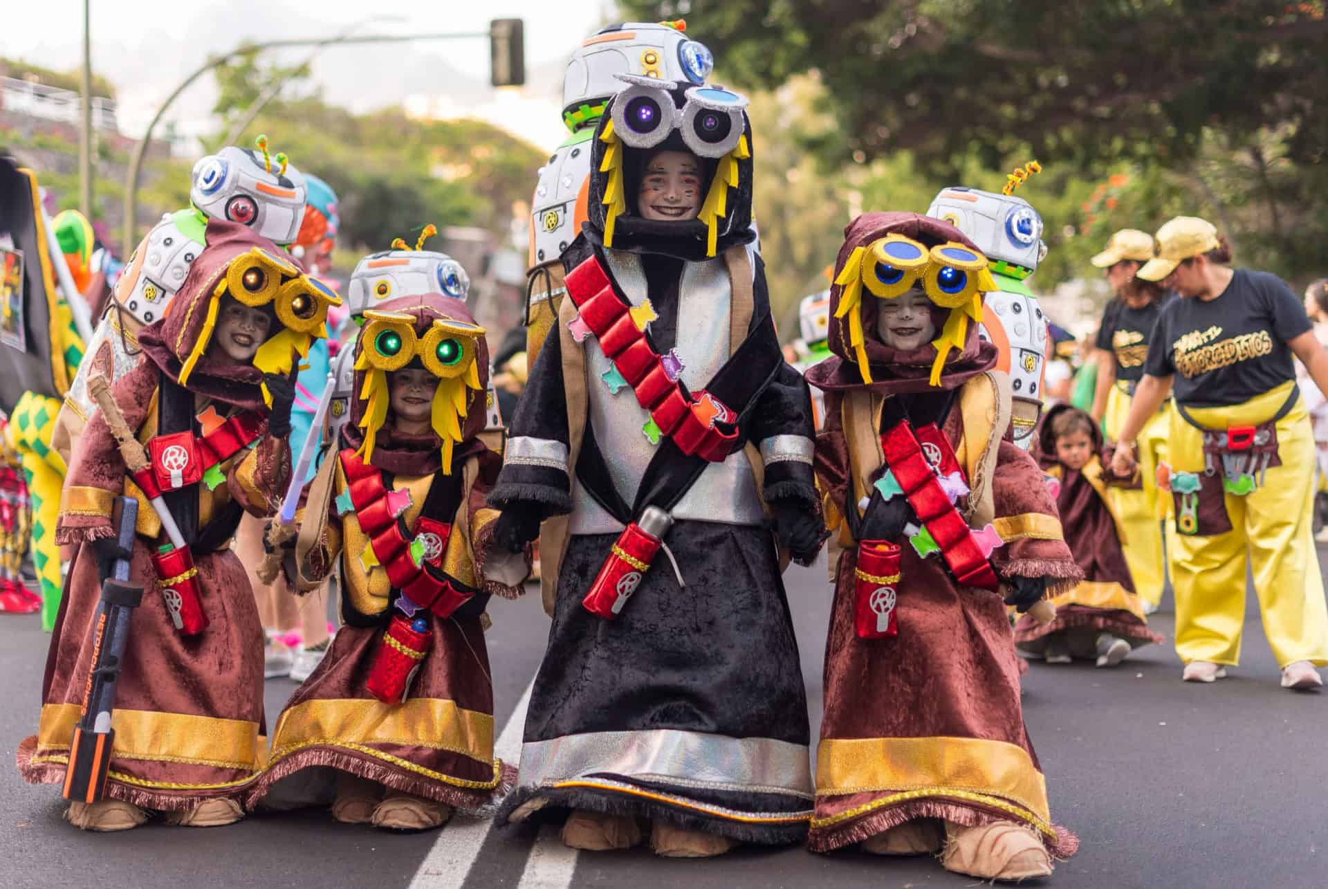 enfants deguisses a tenerife